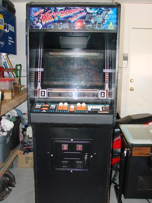 1980 Atari Asteroids Deluxe Stand Up Arcade Game Image