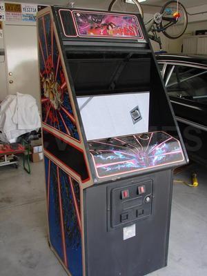 1980 Atari Tempest Stand Up Arcade Game Cabinet Image