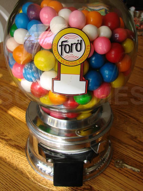Ford Gumball Machine 10 cents with Glass Globe