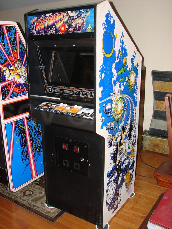 1980 Atari Asteroids Deluxe Stand Up Arcade Game