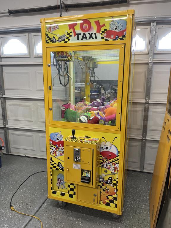 2006 Betson Enterprises Toy Taxi Claw Machine