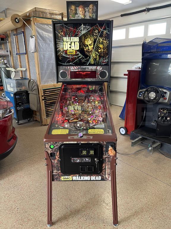 2014 Stern The Walking Dead LE Pinball Machine